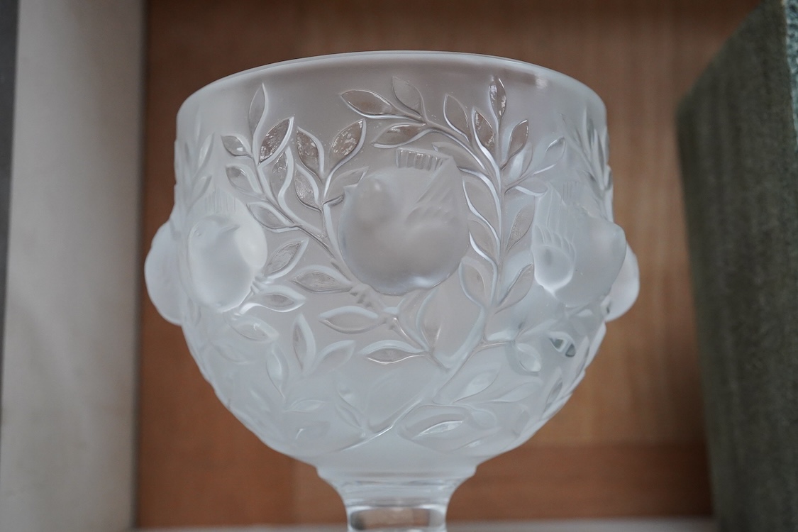 A Lalique frosted glass Elizabeth Birds pedestal bowl, 13.5cm high